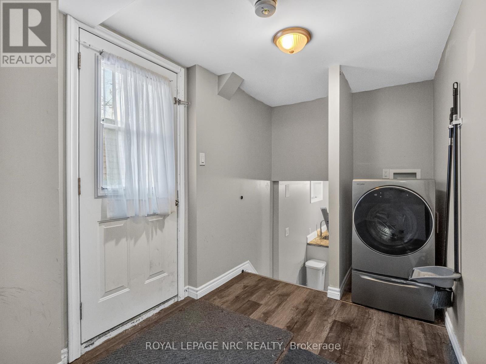 Lower - 34 Preston Place, Welland, Ontario  L3C 3K3 - Photo 3 - X12994802