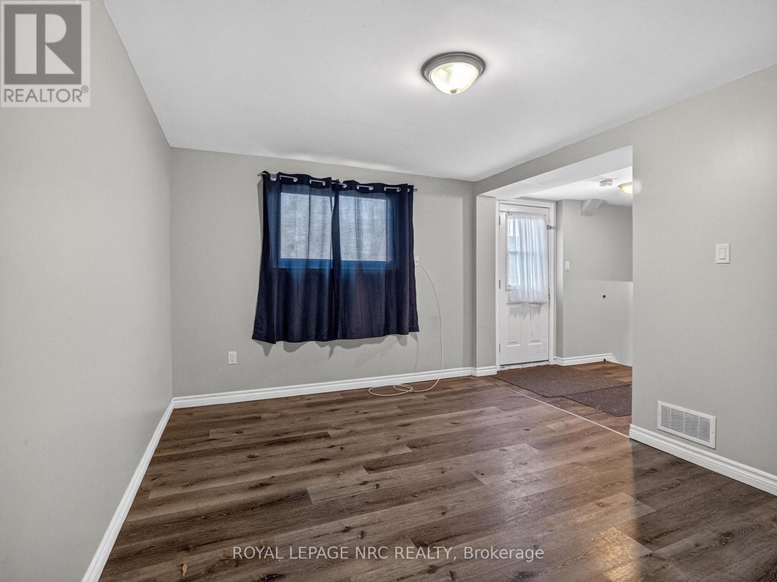 Lower - 34 Preston Place, Welland, Ontario  L3C 3K3 - Photo 6 - X12994802
