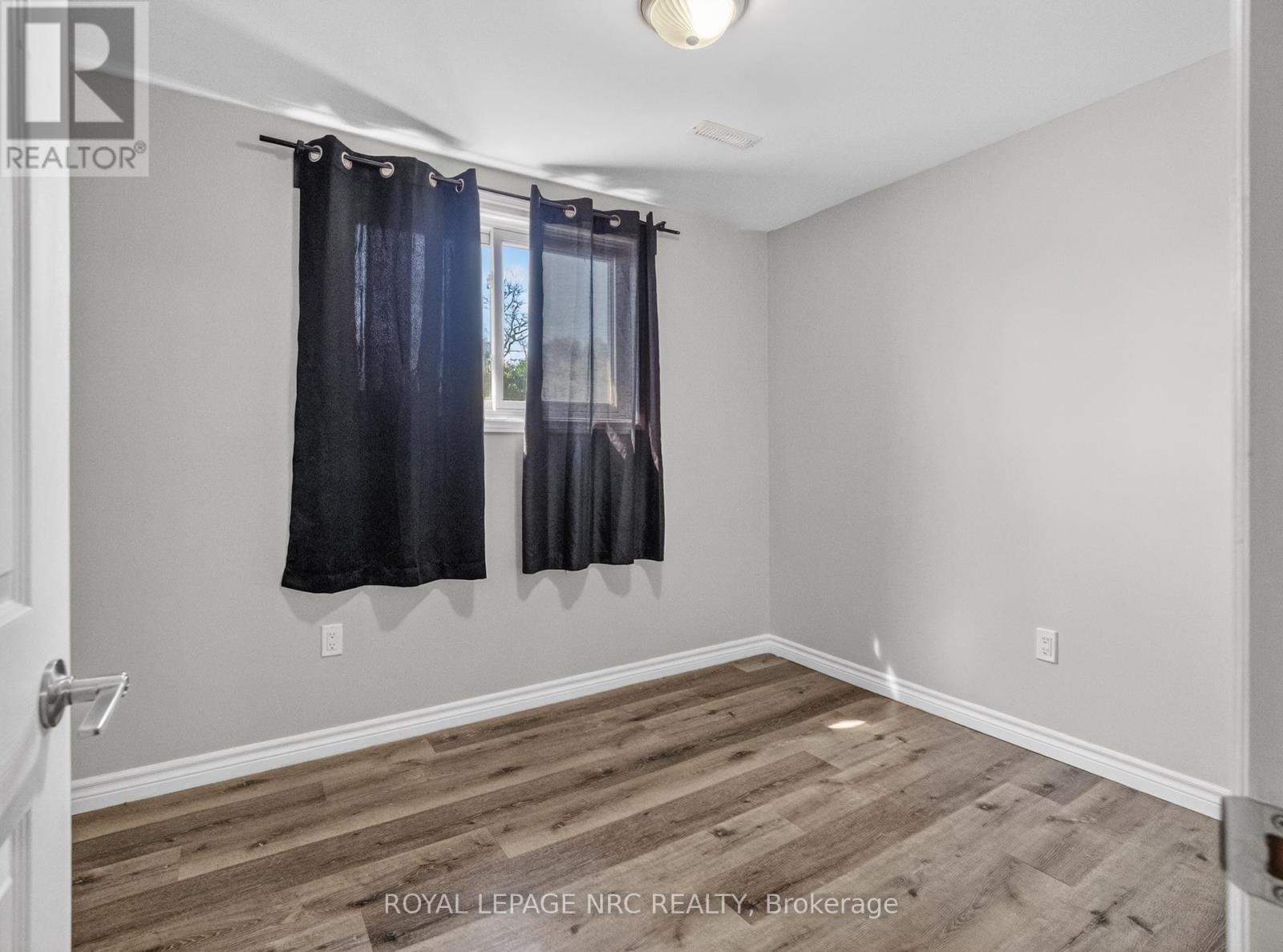 Lower - 34 Preston Place, Welland, Ontario  L3C 3K3 - Photo 7 - X12994802