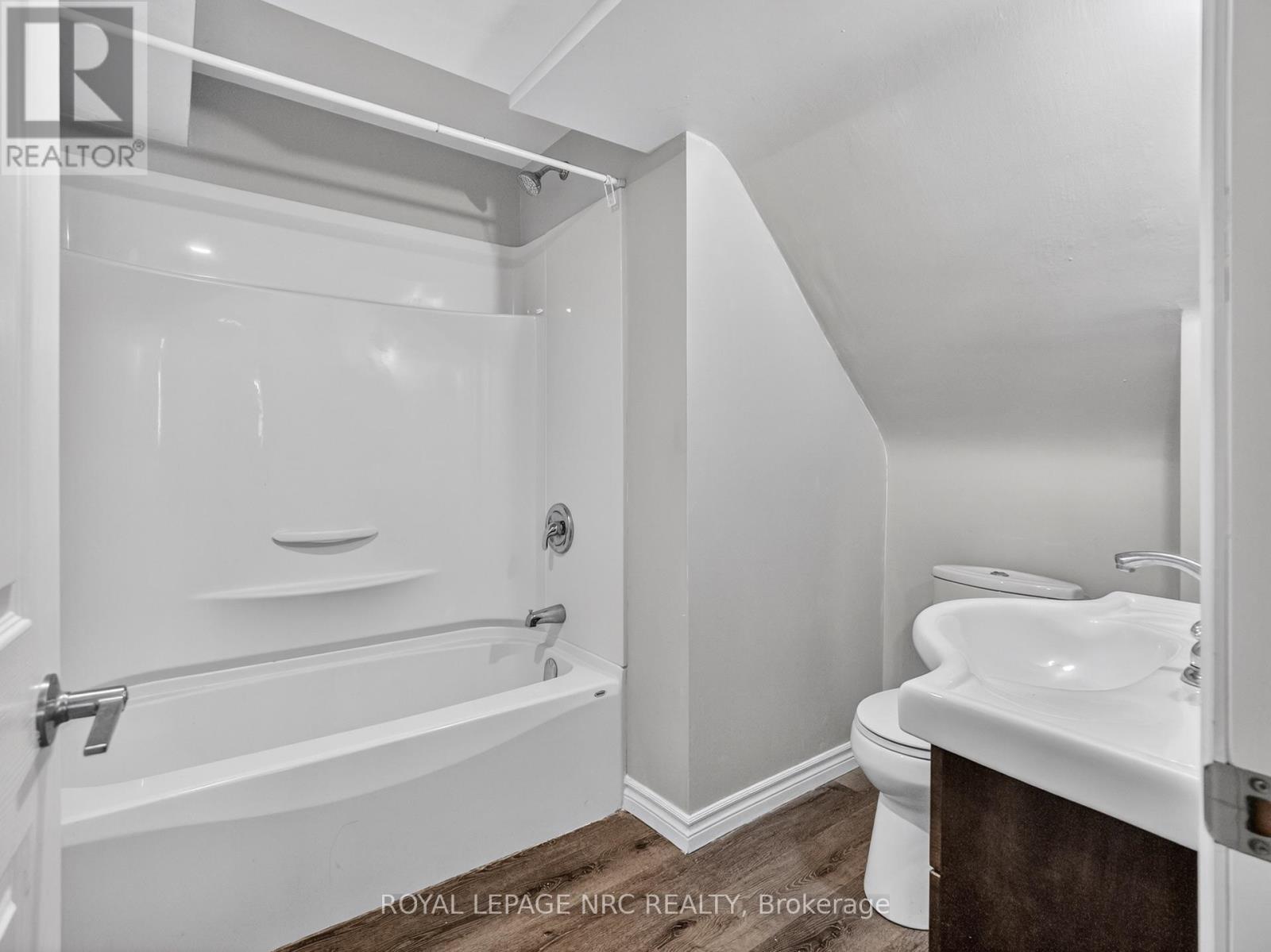 Lower - 34 Preston Place, Welland, Ontario  L3C 3K3 - Photo 9 - X12994802