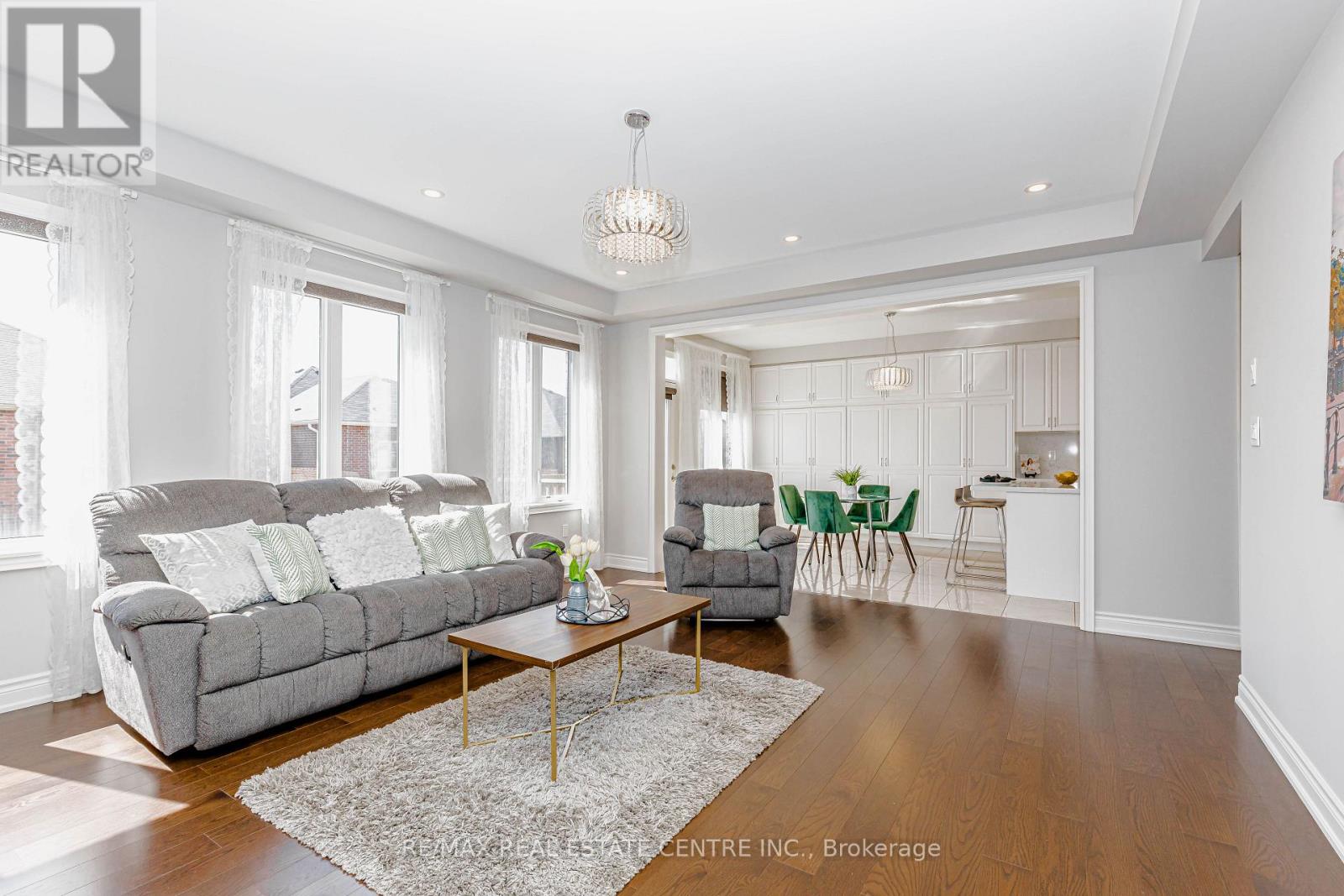 45 Carondale Square, East Gwillimbury, Ontario  L9N 0X6 - Photo 10 - N12994734