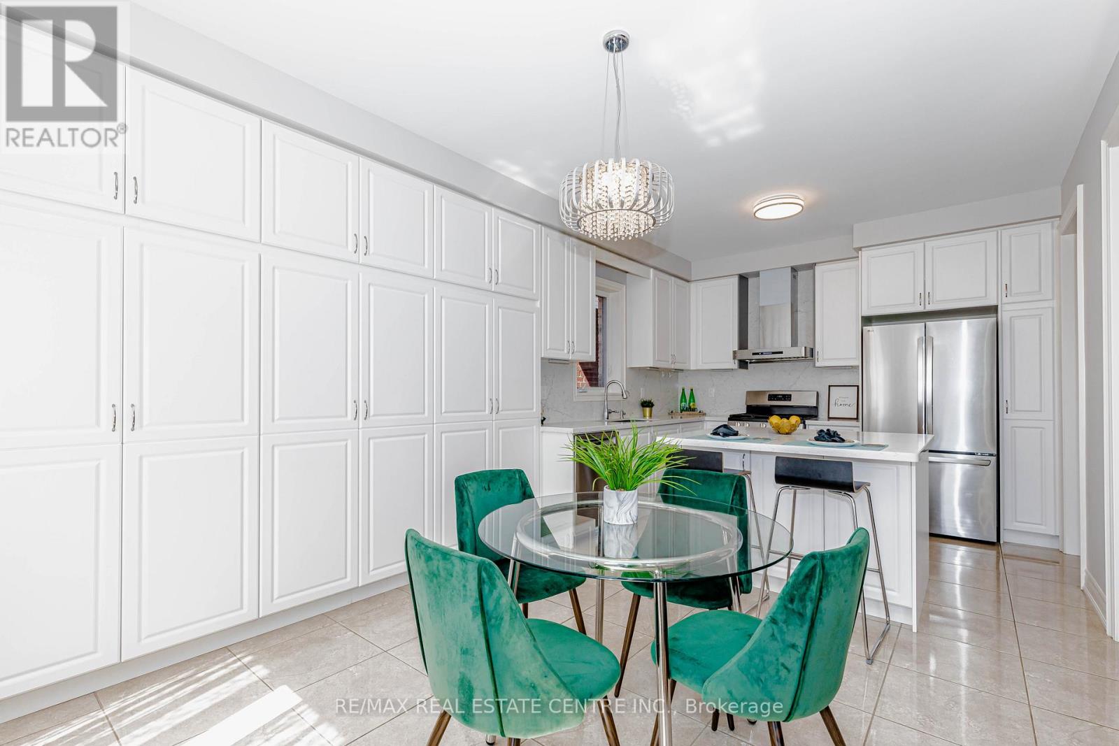 45 Carondale Square, East Gwillimbury, Ontario  L9N 0X6 - Photo 14 - N12994734