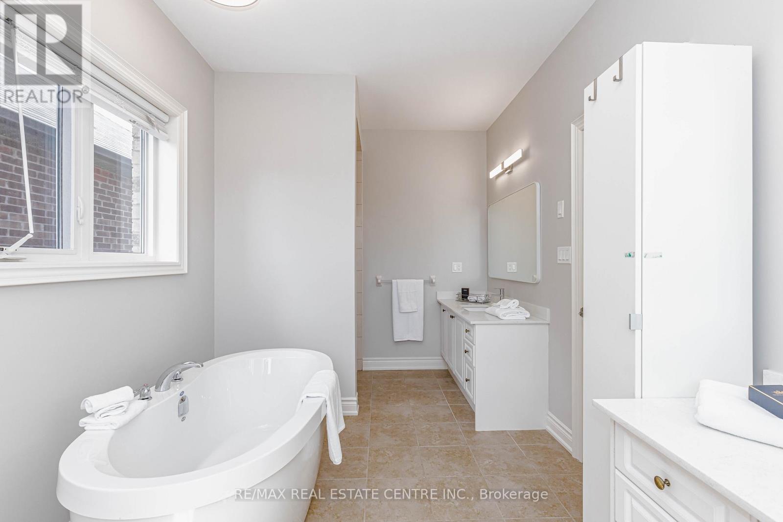 45 Carondale Square, East Gwillimbury, Ontario  L9N 0X6 - Photo 26 - N12994734