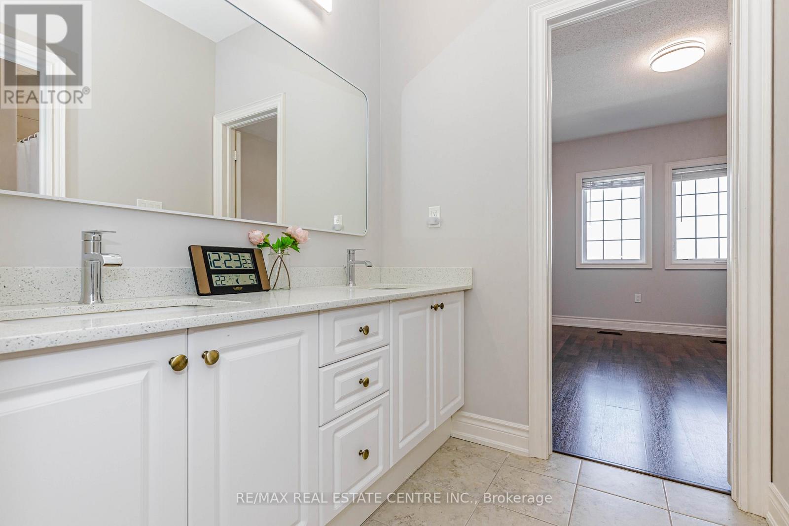 45 Carondale Square, East Gwillimbury, Ontario  L9N 0X6 - Photo 33 - N12994734