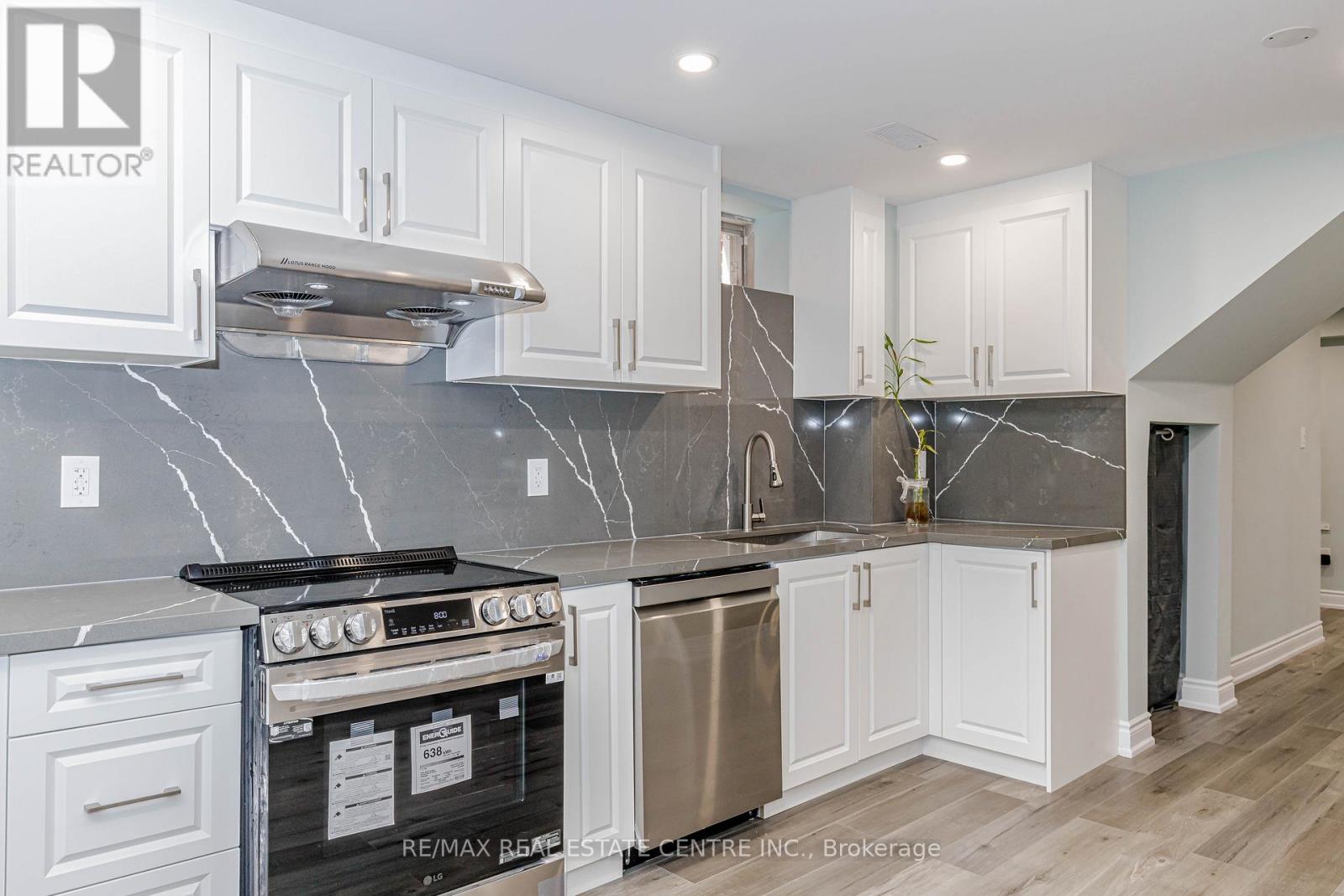 45 Carondale Square, East Gwillimbury, Ontario  L9N 0X6 - Photo 39 - N12994734