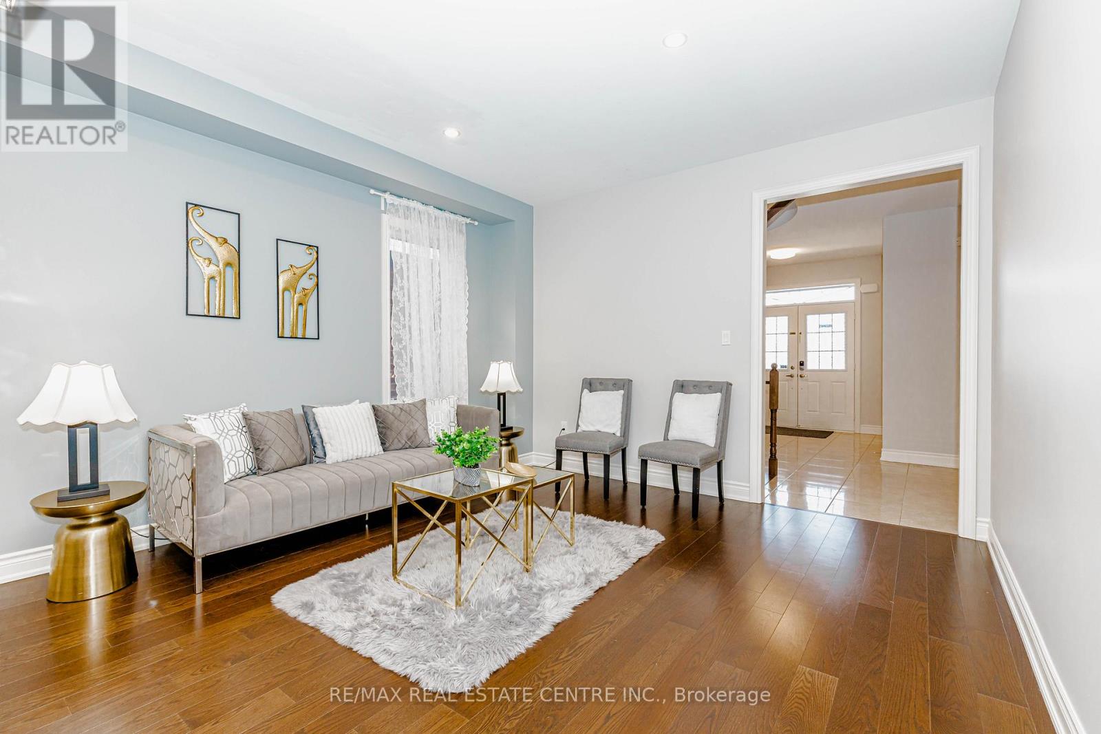 45 Carondale Square, East Gwillimbury, Ontario  L9N 0X6 - Photo 5 - N12994734