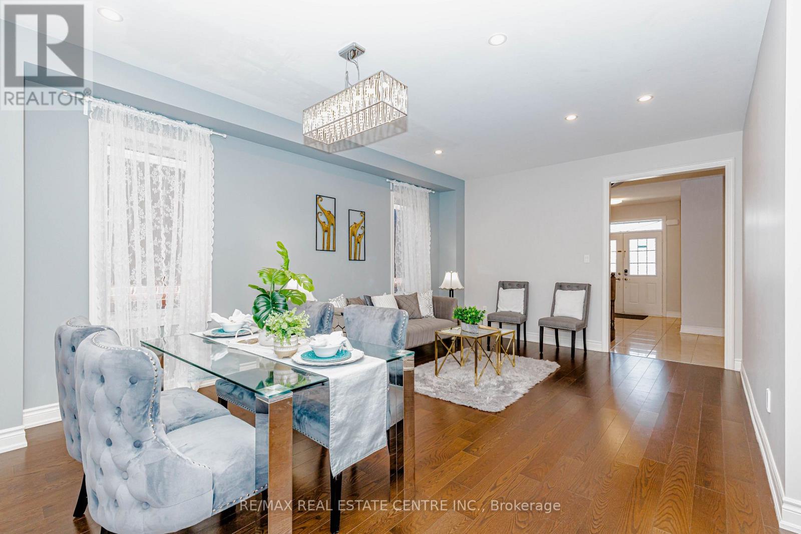 45 Carondale Square, East Gwillimbury, Ontario  L9N 0X6 - Photo 7 - N12994734