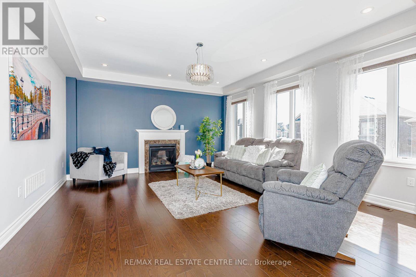 45 Carondale Square, East Gwillimbury, Ontario  L9N 0X6 - Photo 8 - N12994734