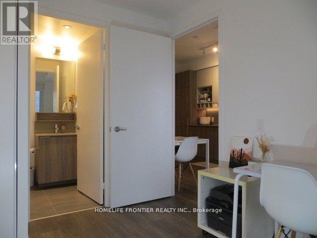 1005 - 950 Portage Parkway, Vaughan, Ontario  L4K 0J7 - Photo 5 - N12994778