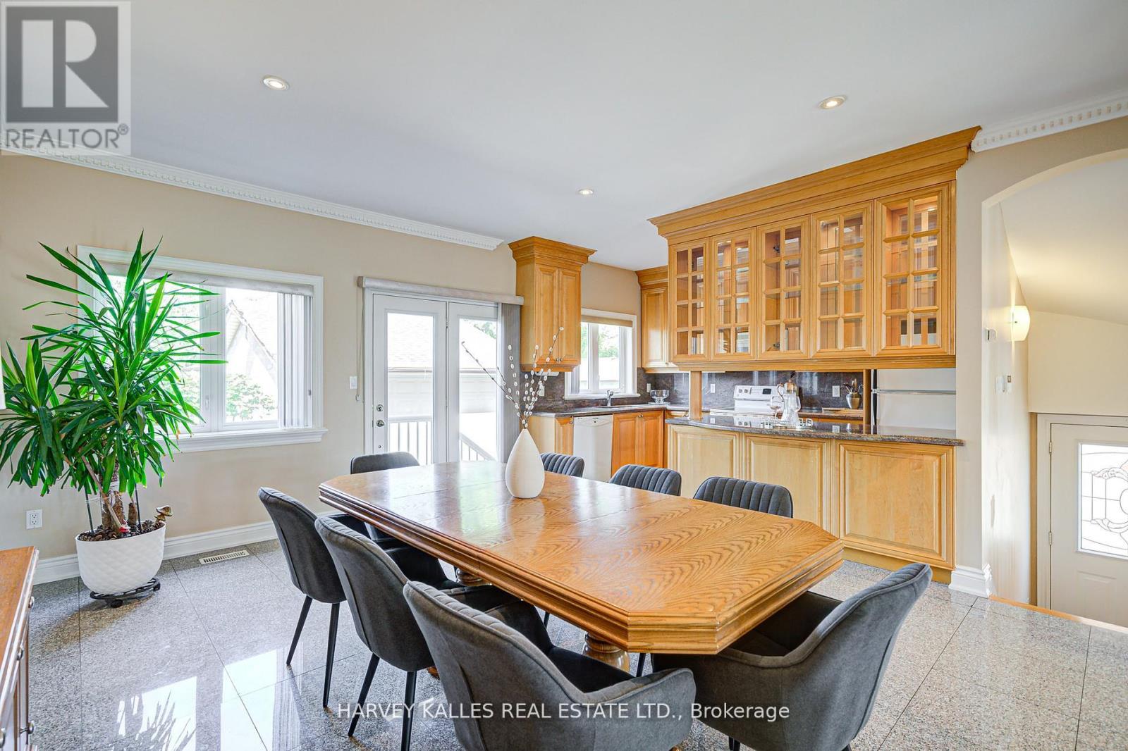 1006 Briar Hill Avenue, Toronto, Ontario  M6B 1M3 - Photo 14 - W12994624