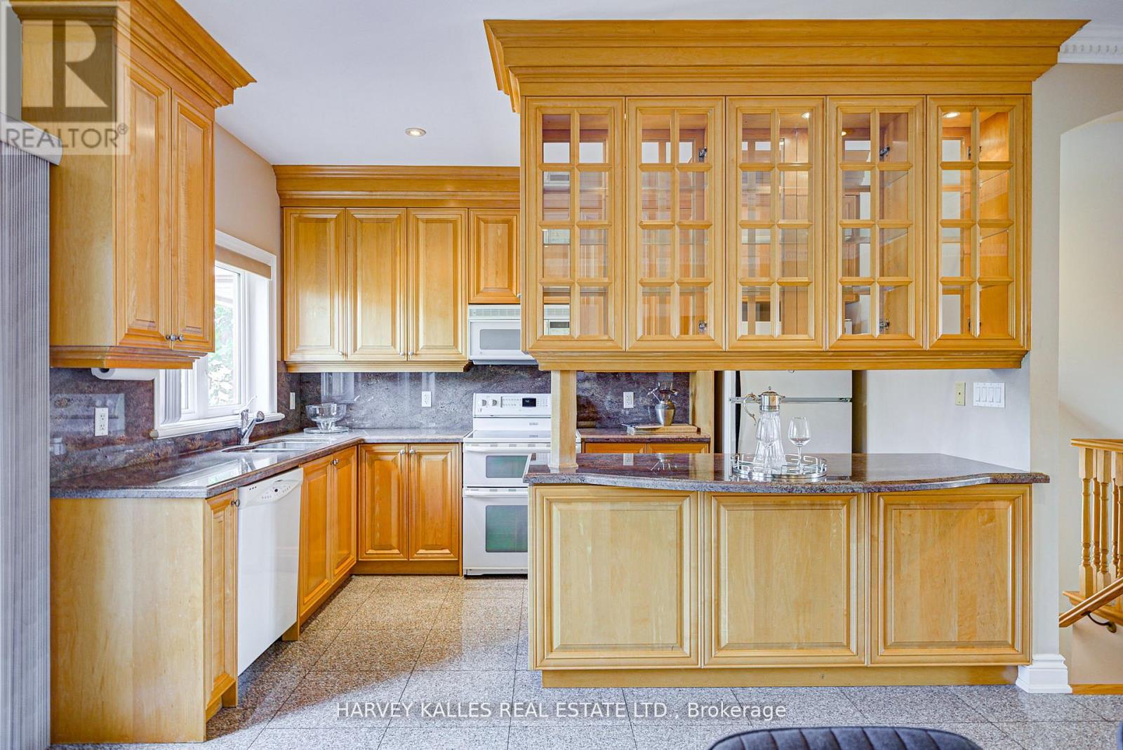 1006 Briar Hill Avenue, Toronto, Ontario  M6B 1M3 - Photo 16 - W12994624