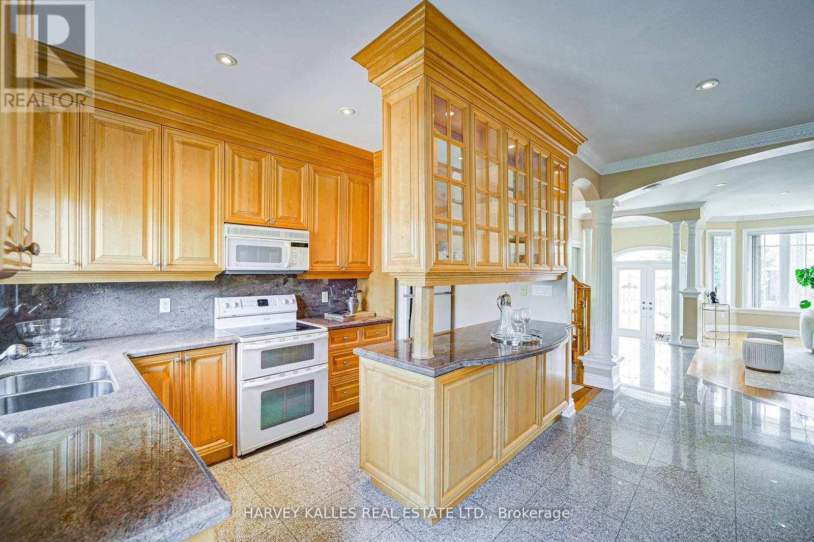 1006 Briar Hill Avenue, Toronto, Ontario  M6B 1M3 - Photo 17 - W12994624