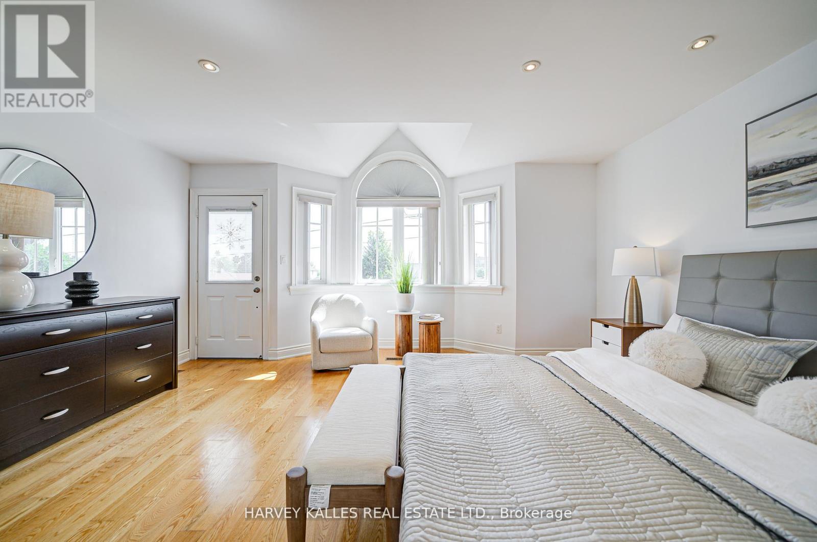 1006 Briar Hill Avenue, Toronto, Ontario  M6B 1M3 - Photo 23 - W12994624