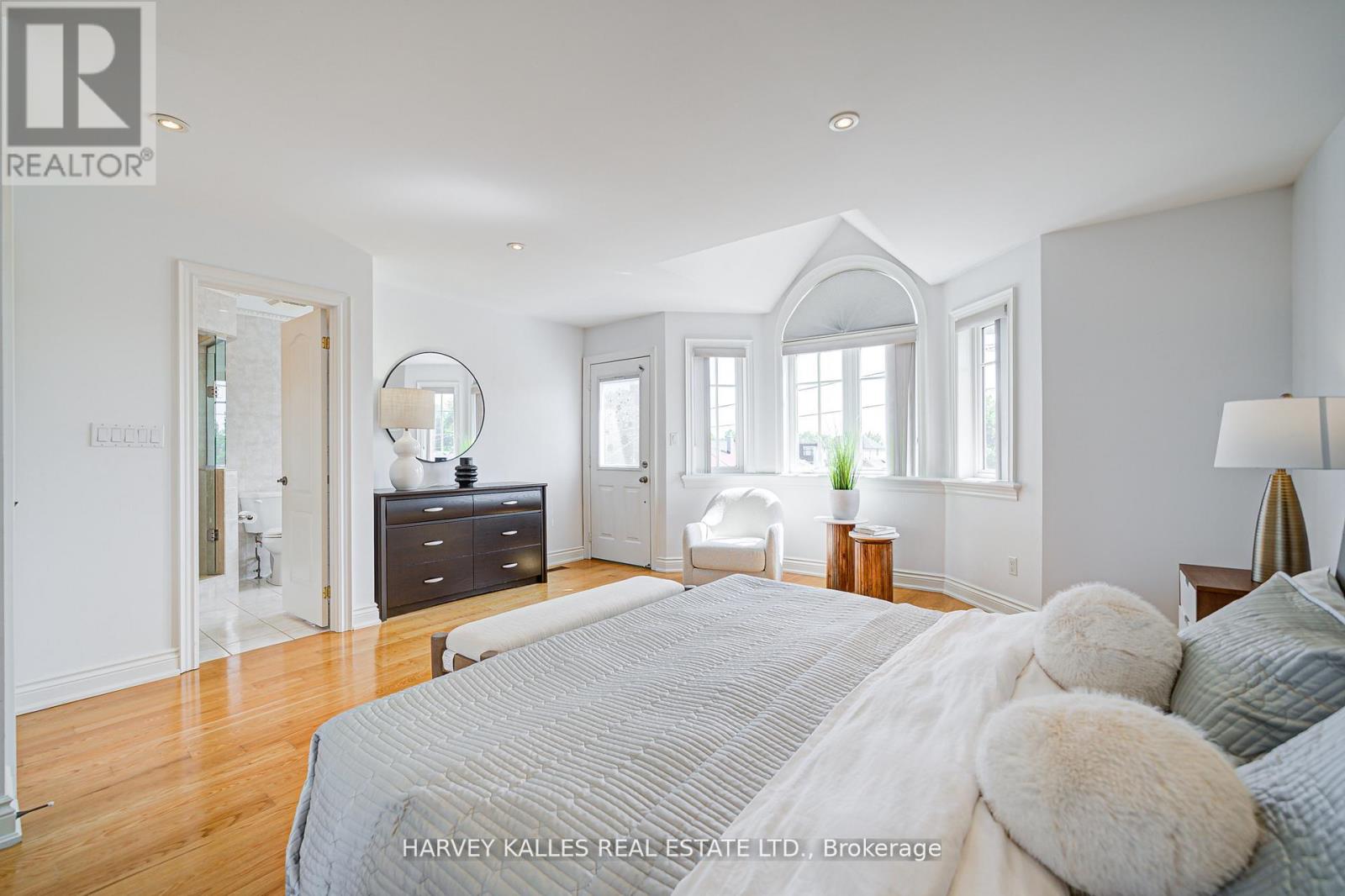 1006 Briar Hill Avenue, Toronto, Ontario  M6B 1M3 - Photo 24 - W12994624