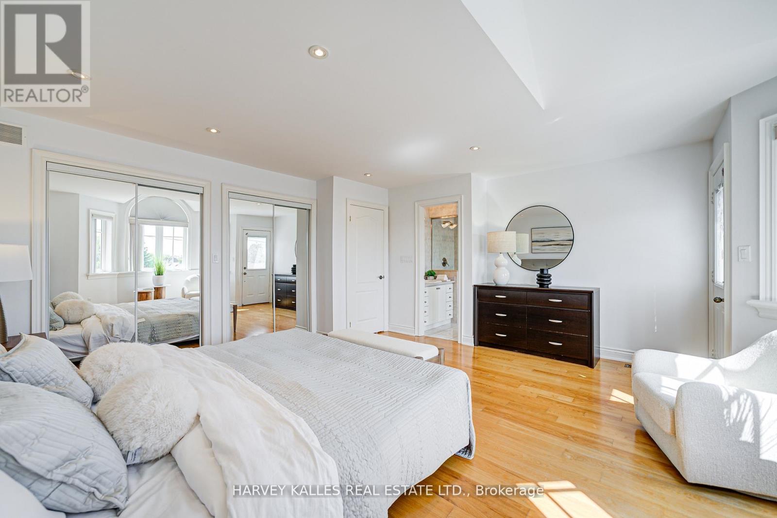 1006 Briar Hill Avenue, Toronto, Ontario  M6B 1M3 - Photo 26 - W12994624