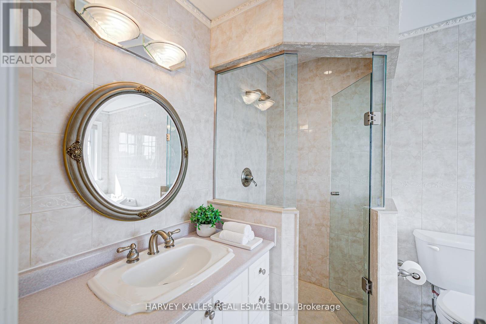 1006 Briar Hill Avenue, Toronto, Ontario  M6B 1M3 - Photo 28 - W12994624