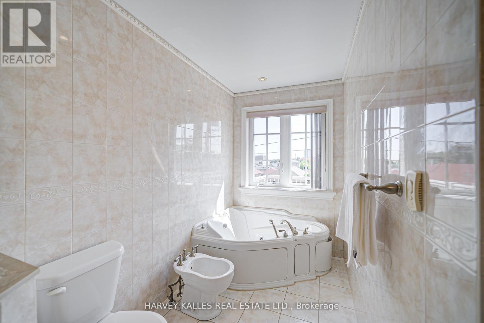 1006 Briar Hill Avenue, Toronto, Ontario  M6B 1M3 - Photo 29 - W12994624