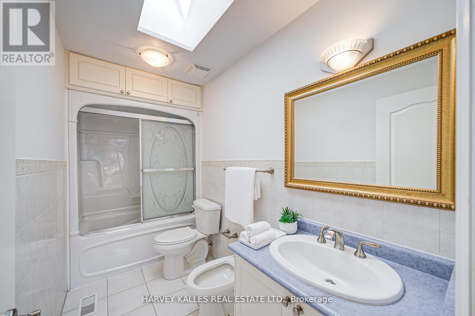 1006 Briar Hill Avenue, Toronto, Ontario  M6B 1M3 - Photo 36 - W12994624