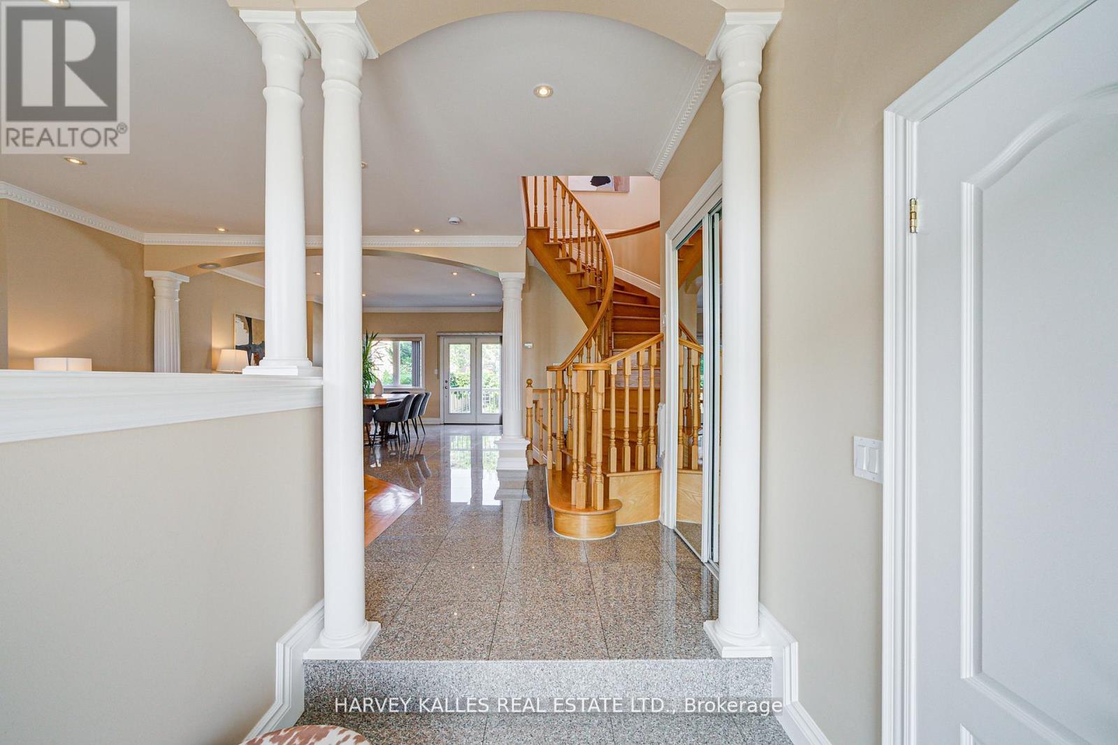 1006 Briar Hill Avenue, Toronto, Ontario  M6B 1M3 - Photo 4 - W12994624