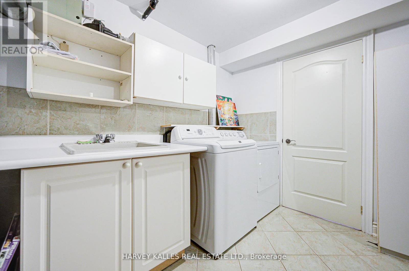 1006 Briar Hill Avenue, Toronto, Ontario  M6B 1M3 - Photo 43 - W12994624