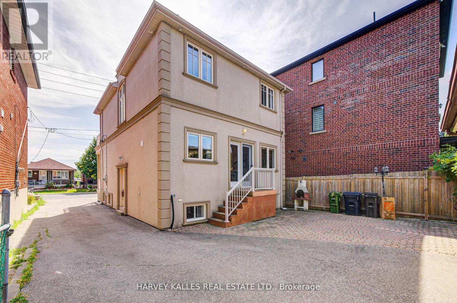 1006 Briar Hill Avenue, Toronto, Ontario  M6B 1M3 - Photo 45 - W12994624