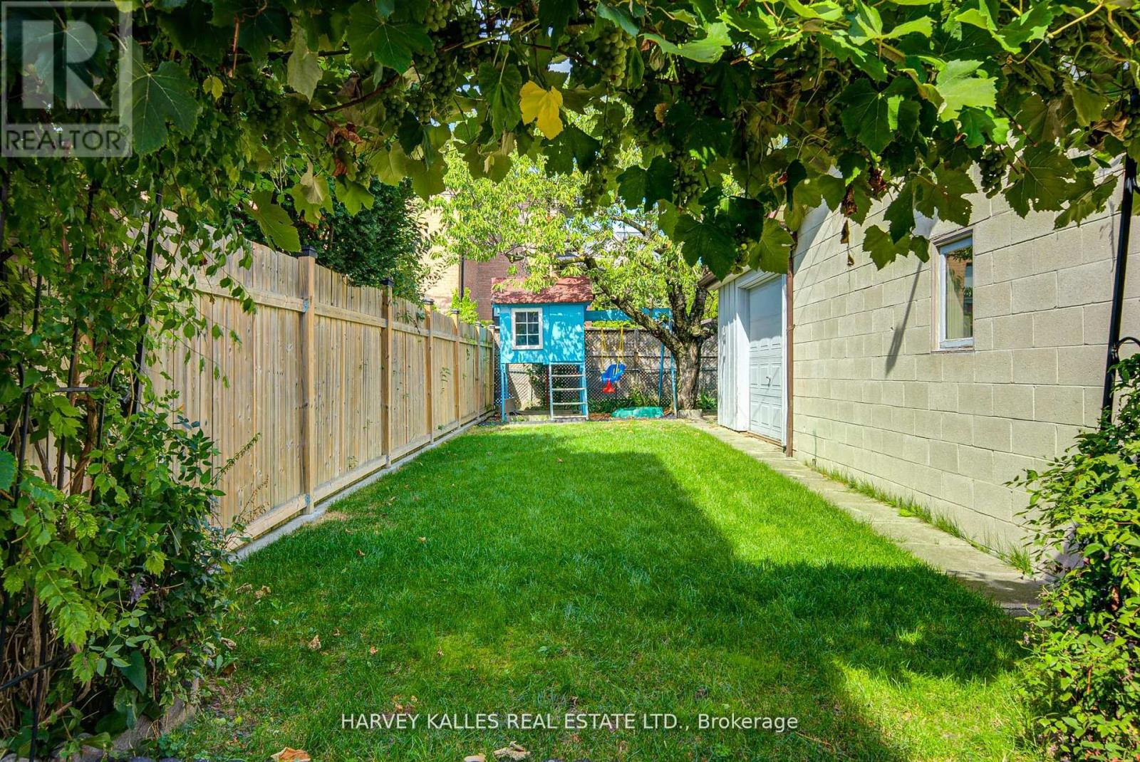 1006 Briar Hill Avenue, Toronto, Ontario  M6B 1M3 - Photo 47 - W12994624