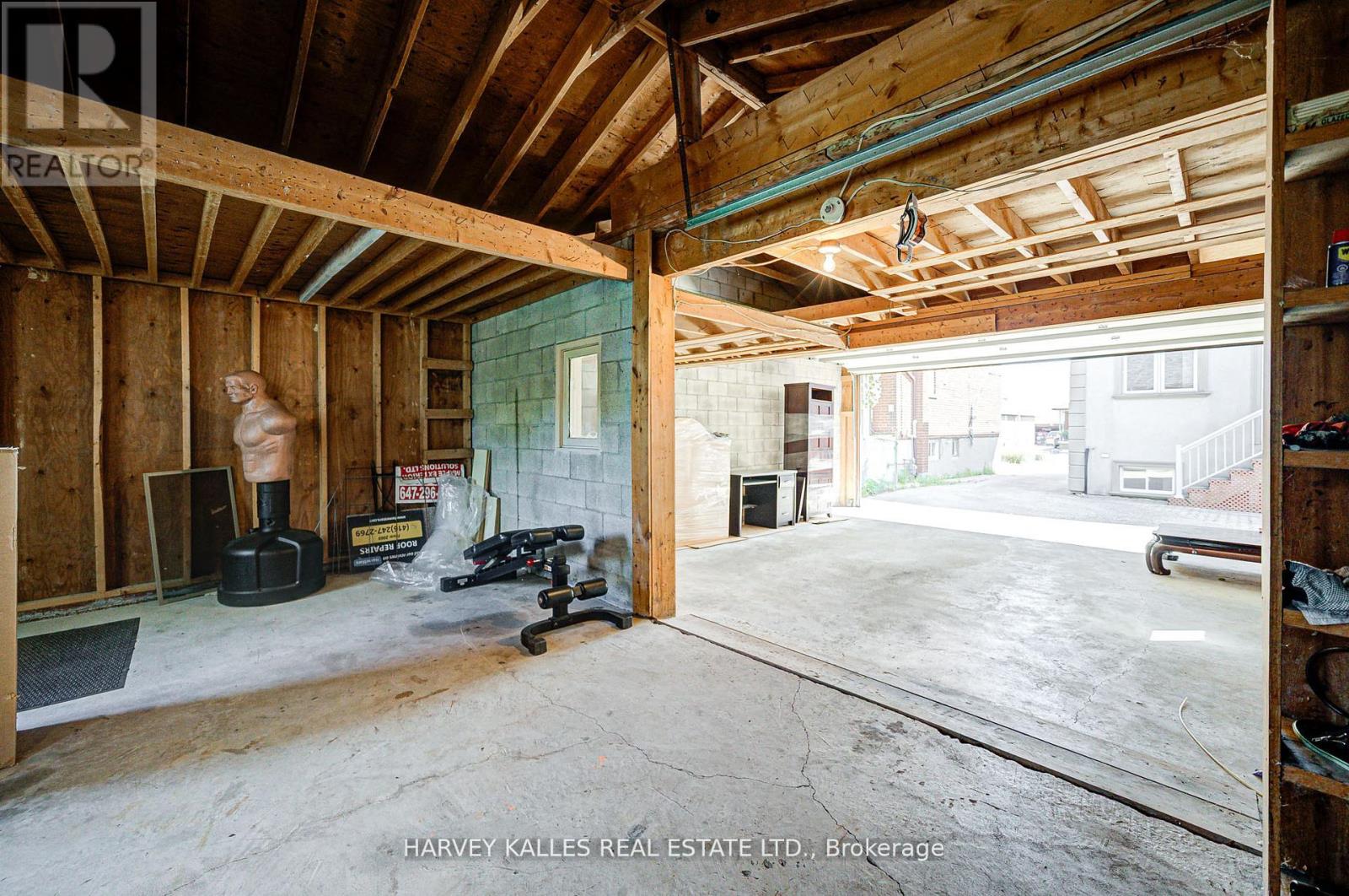 1006 Briar Hill Avenue, Toronto, Ontario  M6B 1M3 - Photo 50 - W12994624