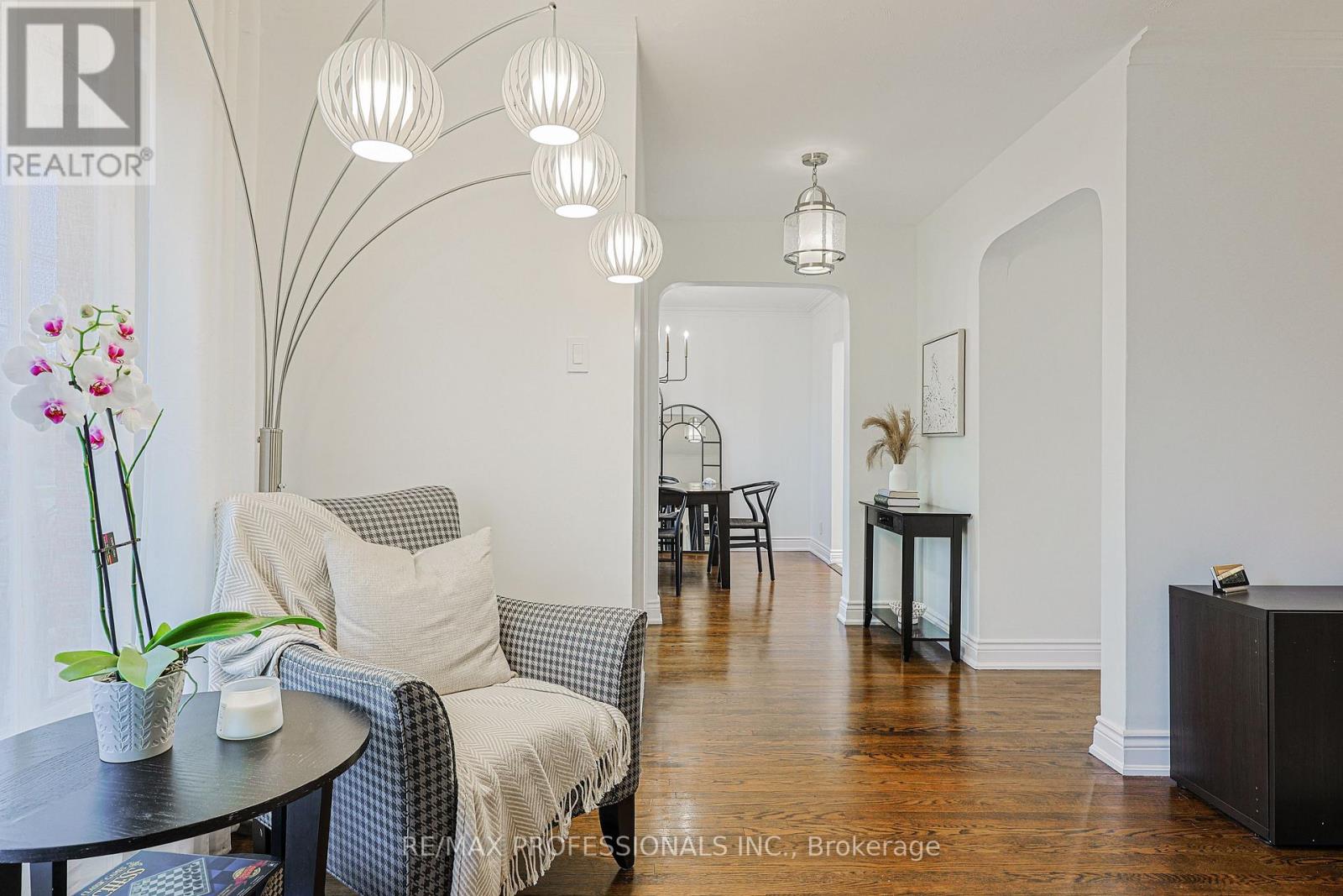 19 Sealcove Drive, Toronto, Ontario  M9C 2C3 - Photo 10 - W12994660