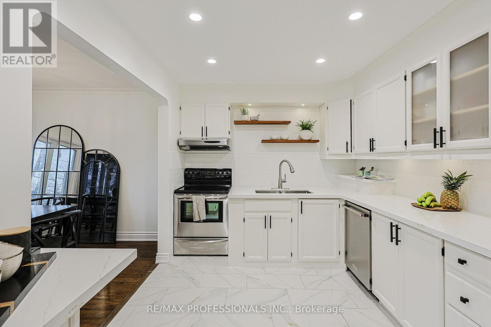 19 Sealcove Drive, Toronto, Ontario  M9C 2C3 - Photo 16 - W12994660