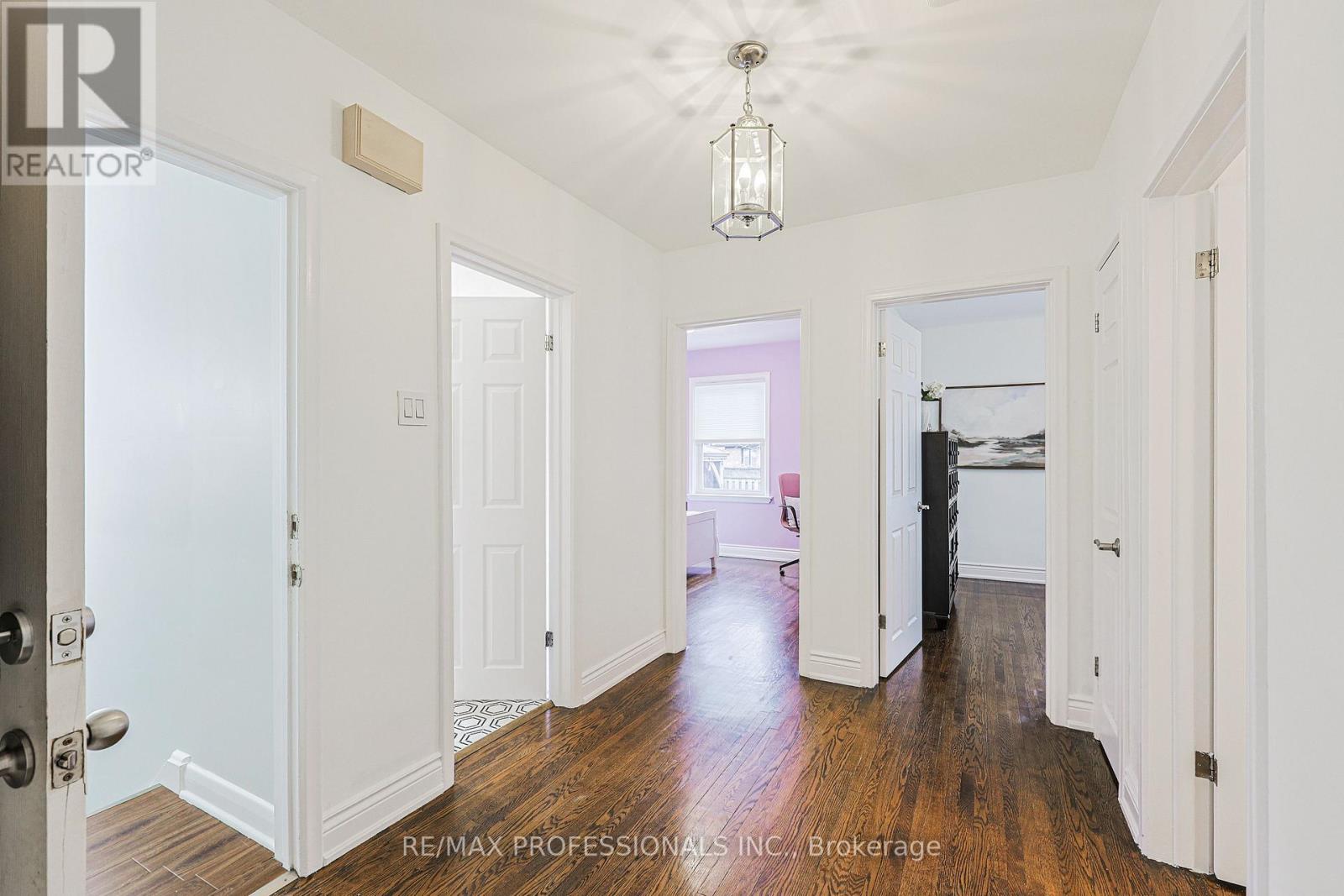 19 Sealcove Drive, Toronto, Ontario  M9C 2C3 - Photo 21 - W12994660