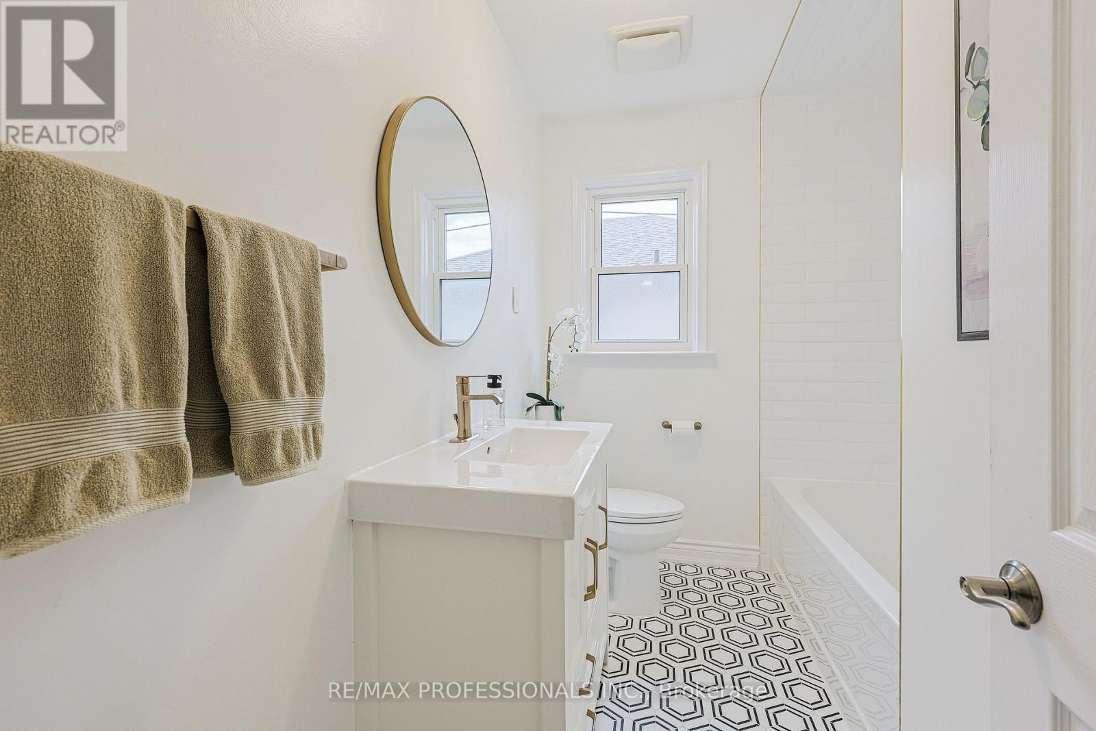 19 Sealcove Drive, Toronto, Ontario  M9C 2C3 - Photo 22 - W12994660