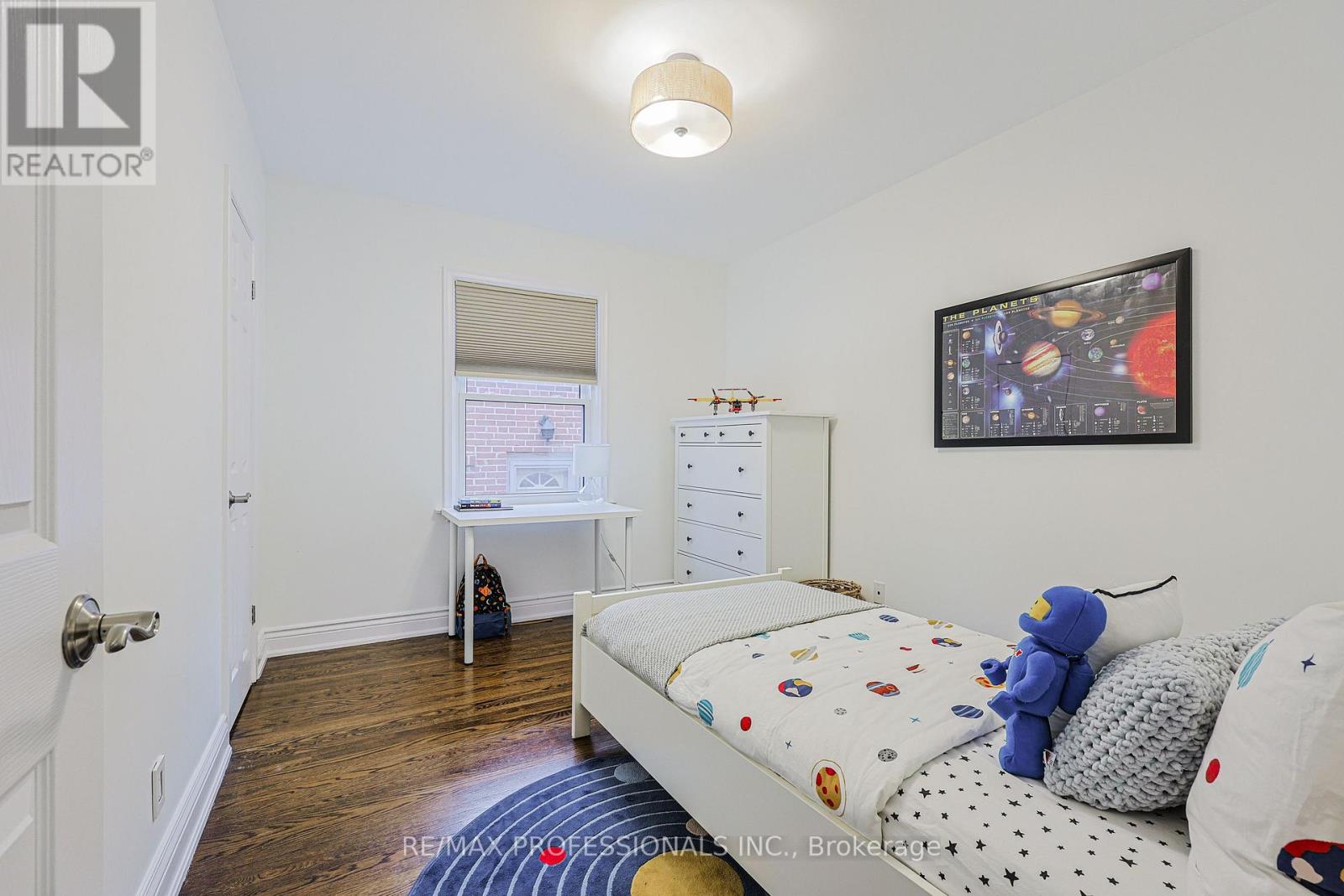 19 Sealcove Drive, Toronto, Ontario  M9C 2C3 - Photo 29 - W12994660