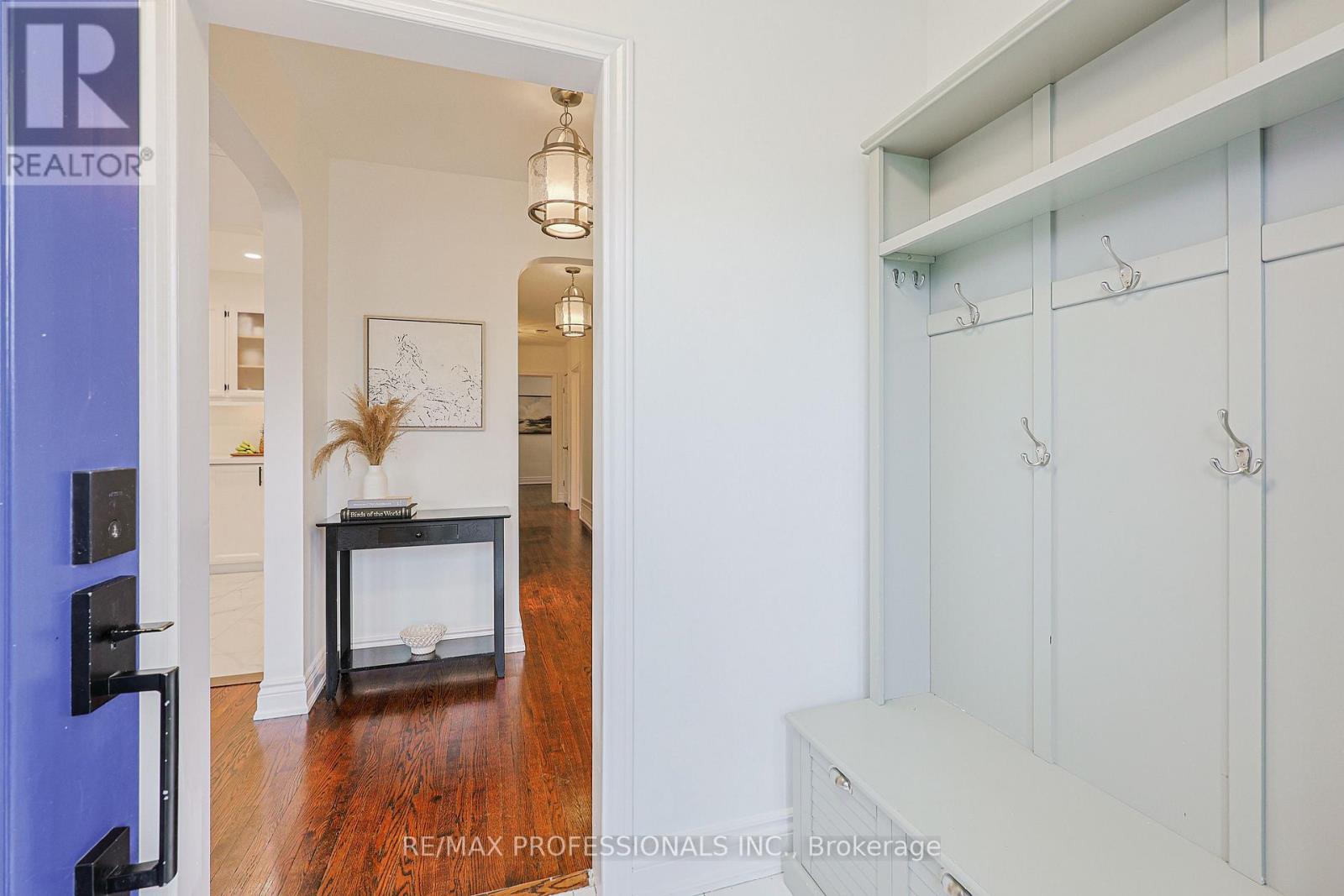 19 Sealcove Drive, Toronto, Ontario  M9C 2C3 - Photo 3 - W12994660