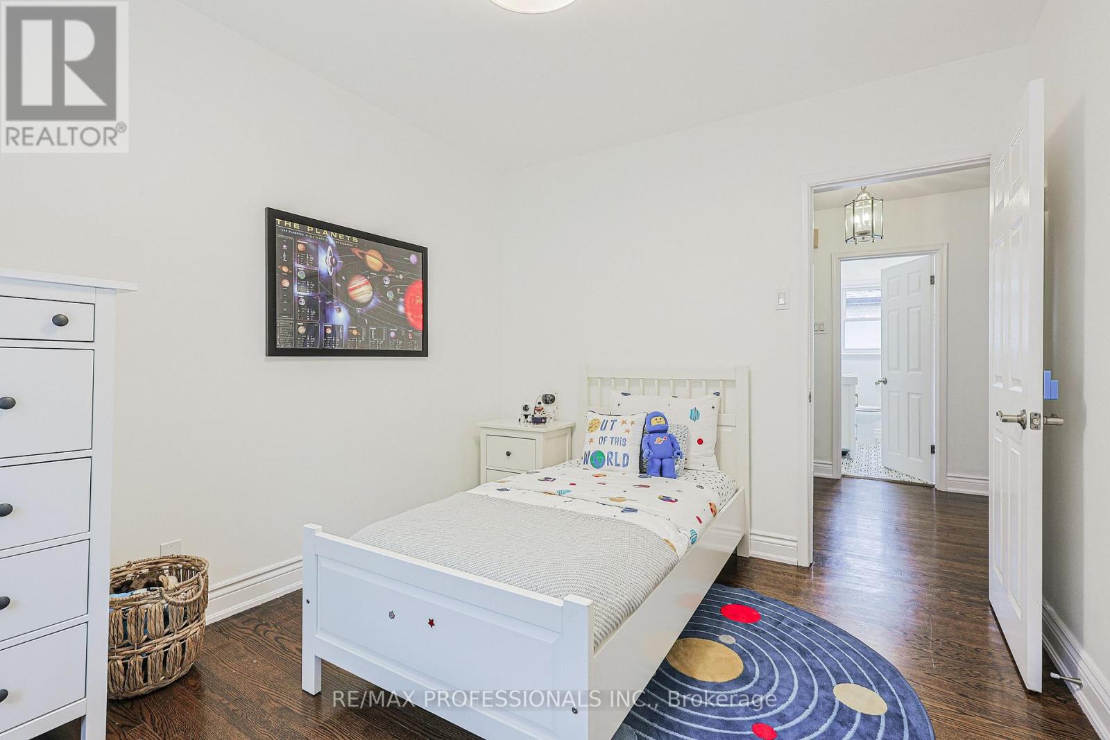 19 Sealcove Drive, Toronto, Ontario  M9C 2C3 - Photo 30 - W12994660