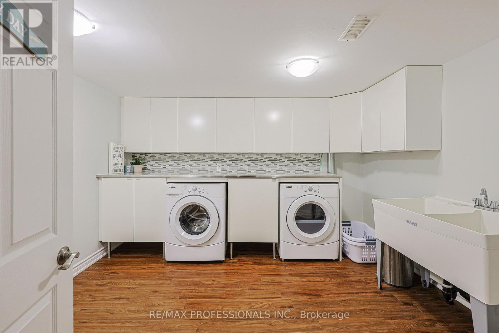 19 Sealcove Drive, Toronto, Ontario  M9C 2C3 - Photo 32 - W12994660