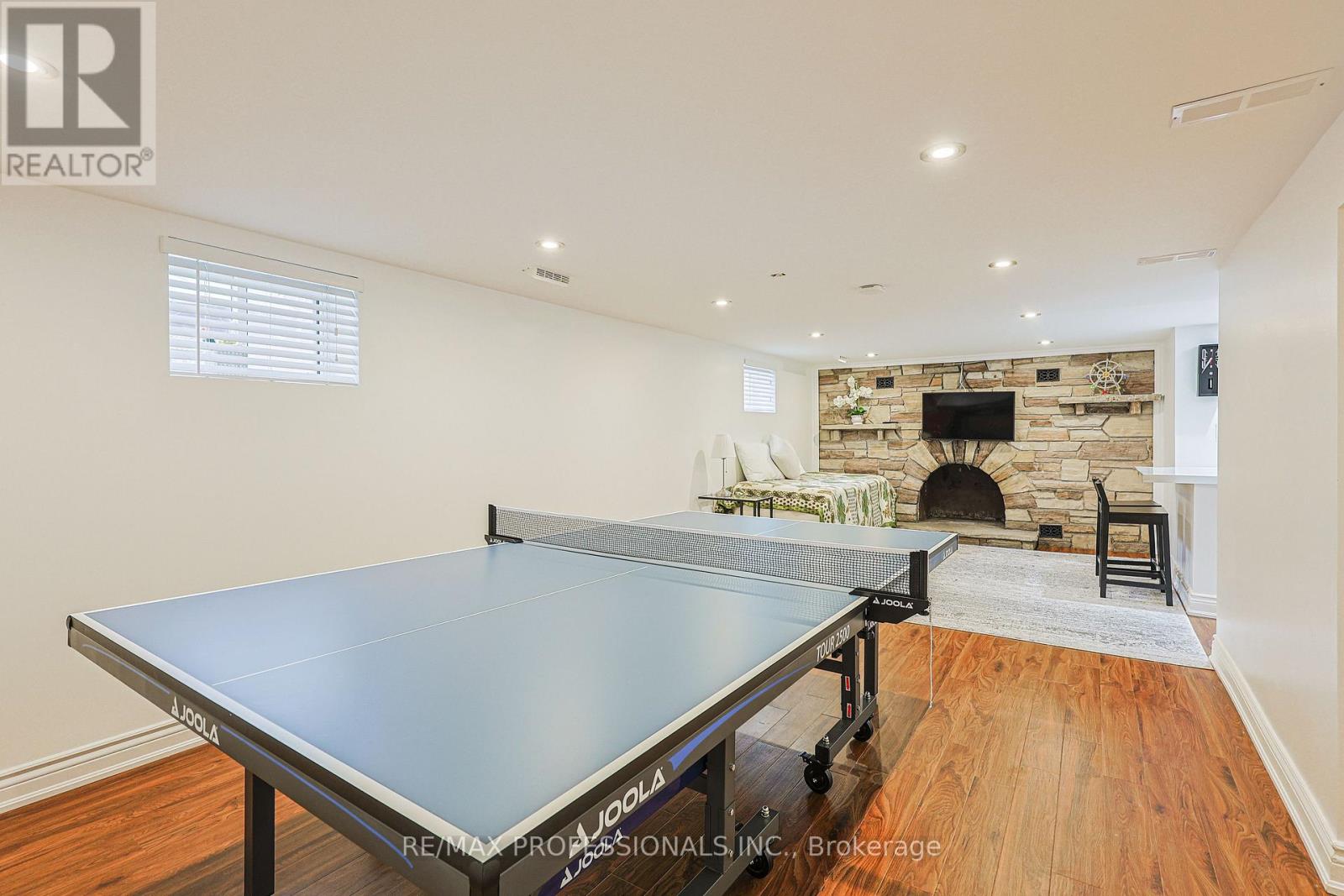 19 Sealcove Drive, Toronto, Ontario  M9C 2C3 - Photo 37 - W12994660