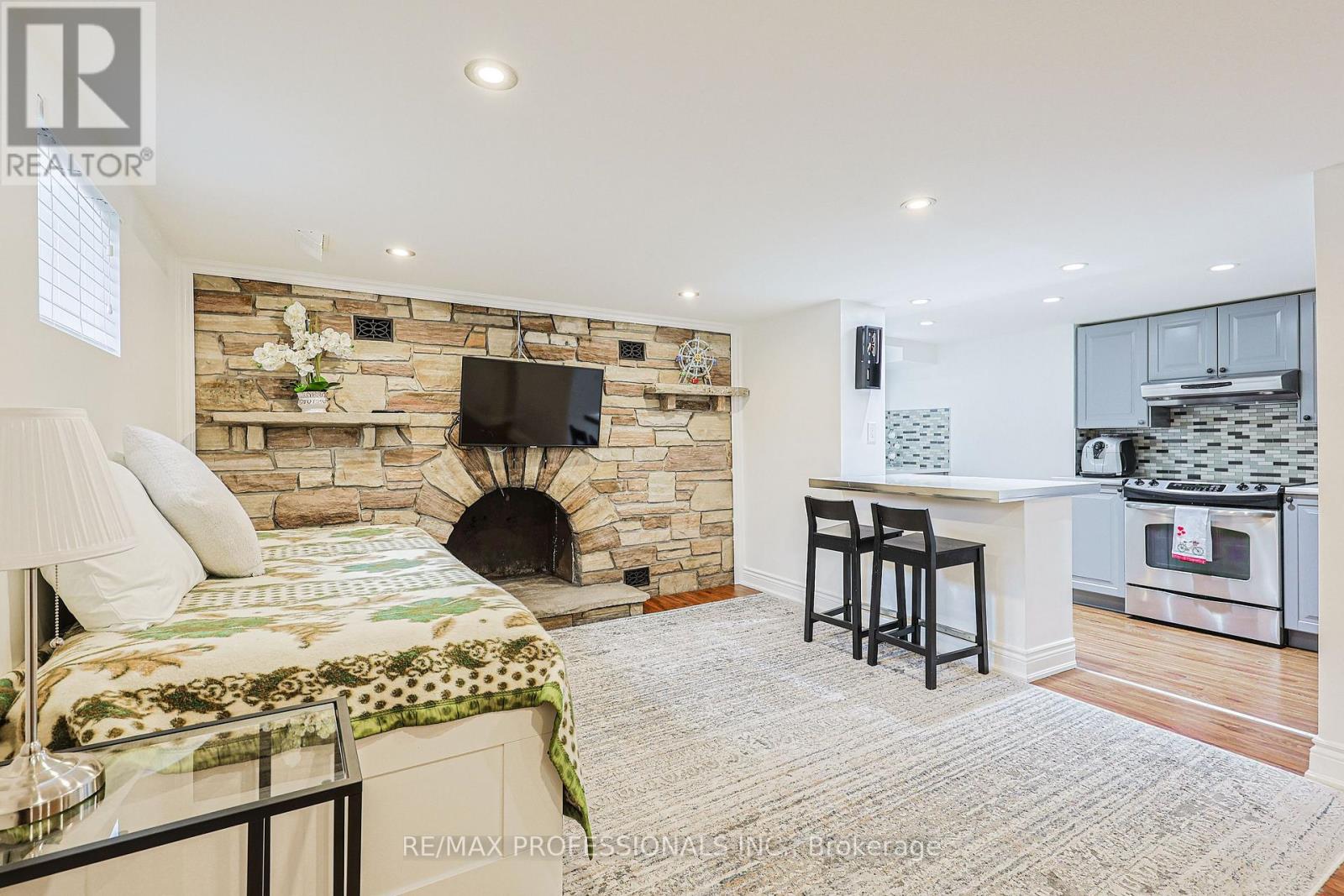 19 Sealcove Drive, Toronto, Ontario  M9C 2C3 - Photo 38 - W12994660