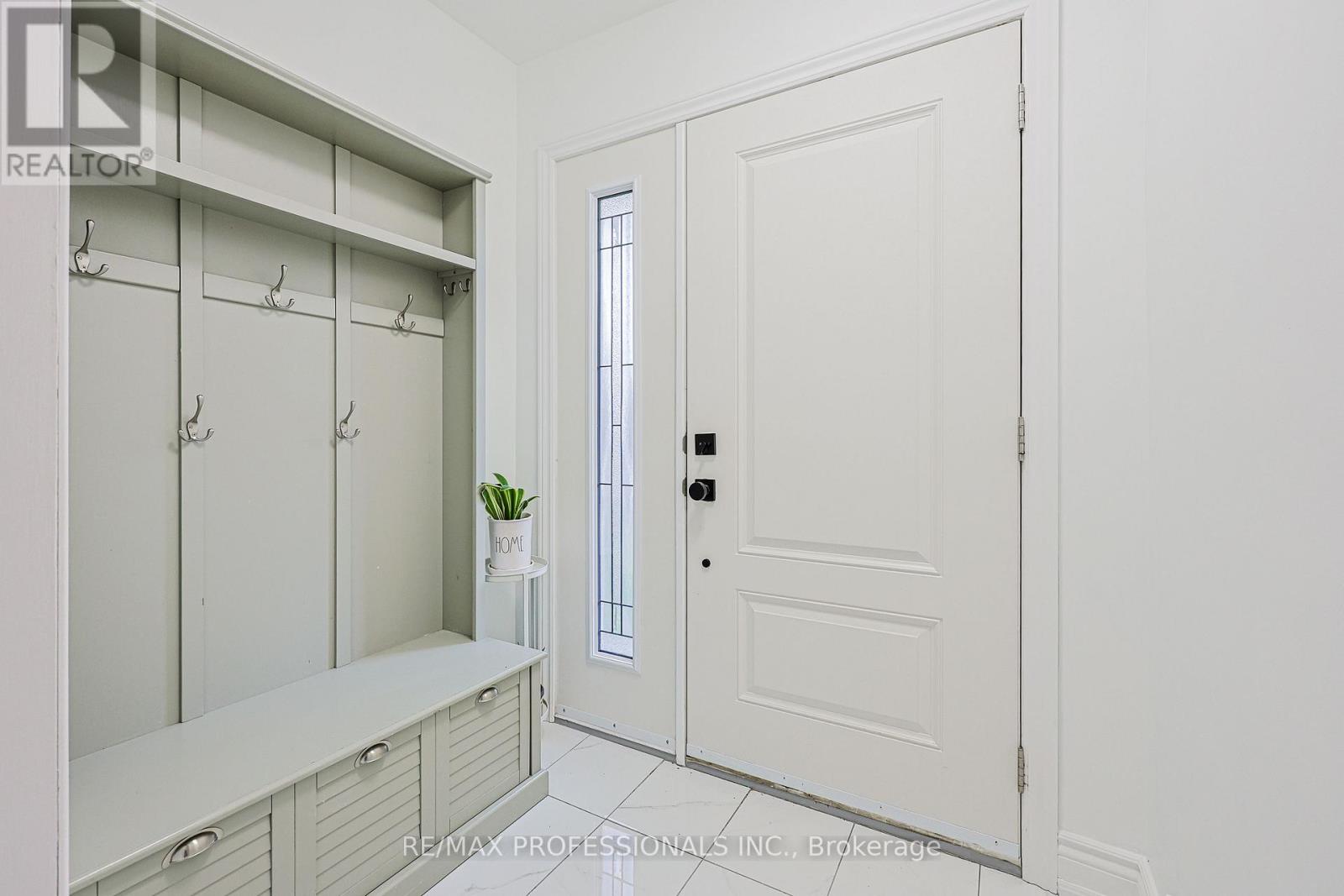 19 Sealcove Drive, Toronto, Ontario  M9C 2C3 - Photo 4 - W12994660