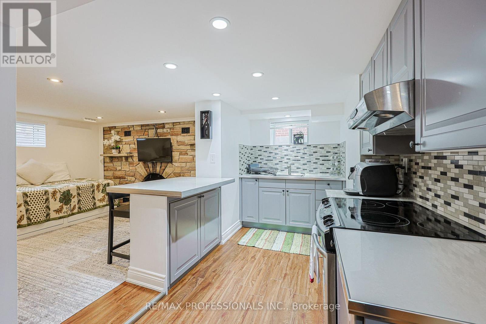 19 Sealcove Drive, Toronto, Ontario  M9C 2C3 - Photo 40 - W12994660