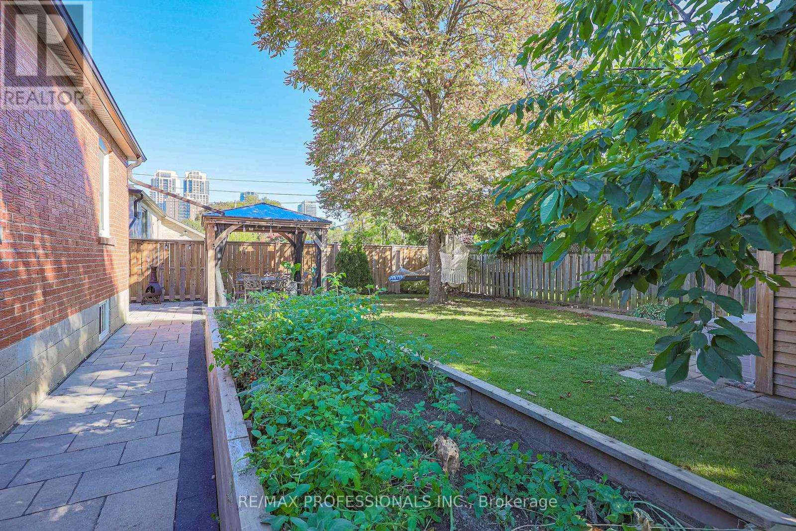 19 Sealcove Drive, Toronto, Ontario  M9C 2C3 - Photo 45 - W12994660