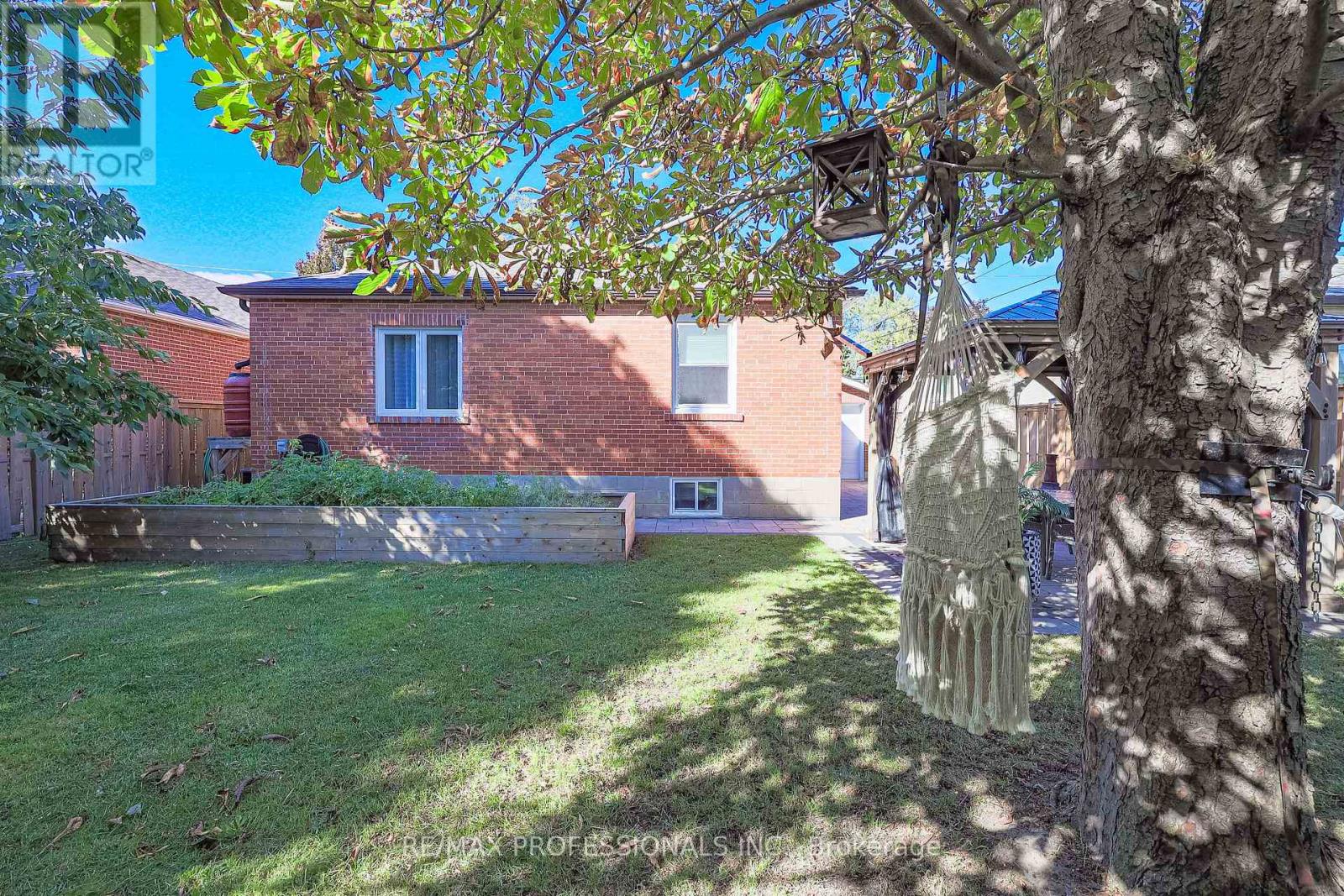 19 Sealcove Drive, Toronto, Ontario  M9C 2C3 - Photo 47 - W12994660