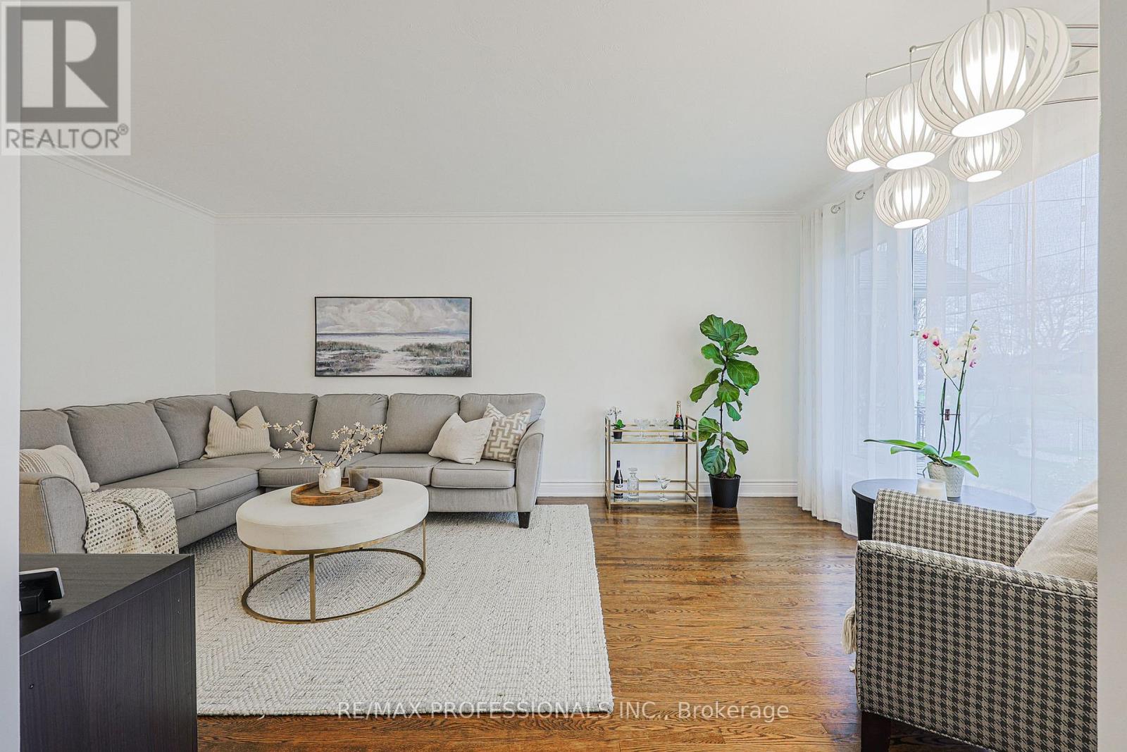 19 Sealcove Drive, Toronto, Ontario  M9C 2C3 - Photo 6 - W12994660