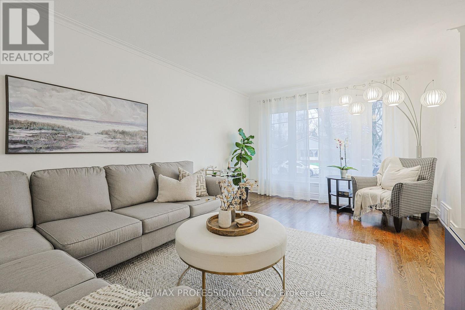 19 Sealcove Drive, Toronto, Ontario  M9C 2C3 - Photo 9 - W12994660