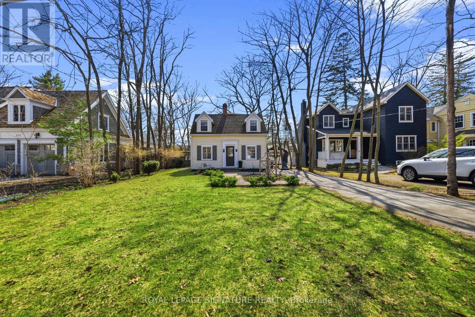 348 Douglas Avenue, Oakville, Ontario  L6J 3S6 - Photo 3 - W12994708