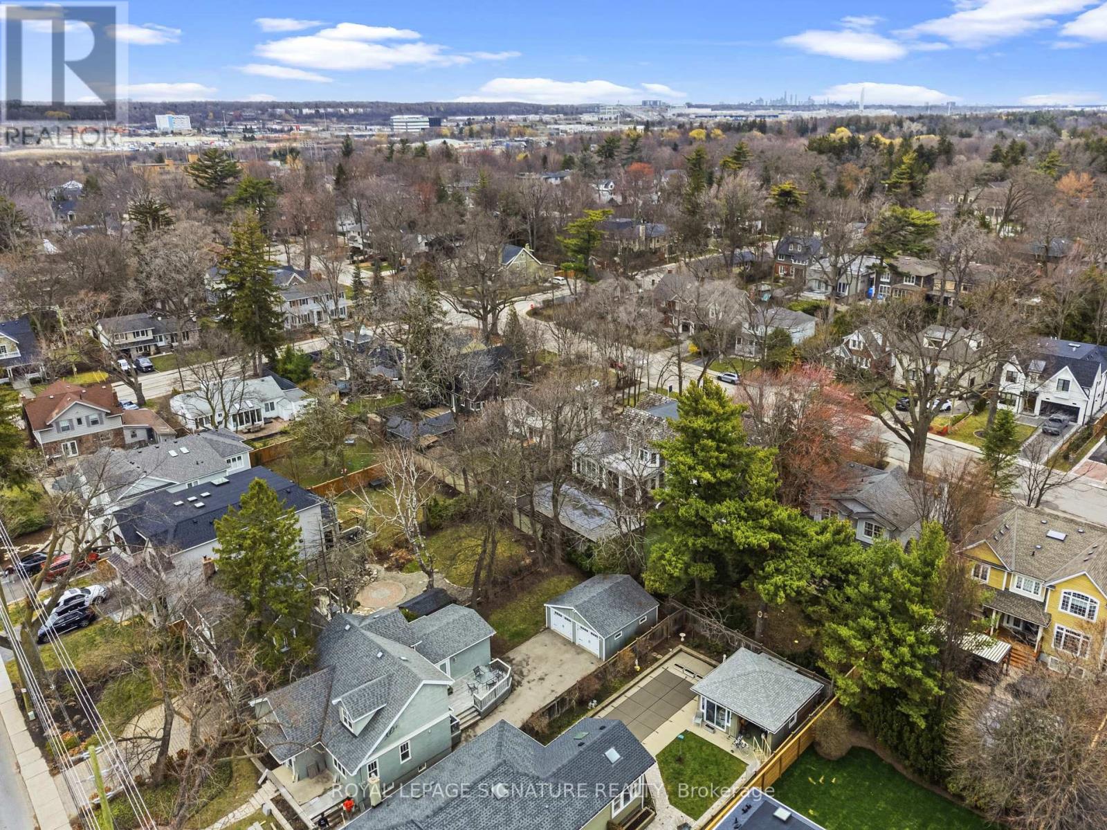 348 Douglas Avenue, Oakville, Ontario  L6J 3S6 - Photo 39 - W12994708