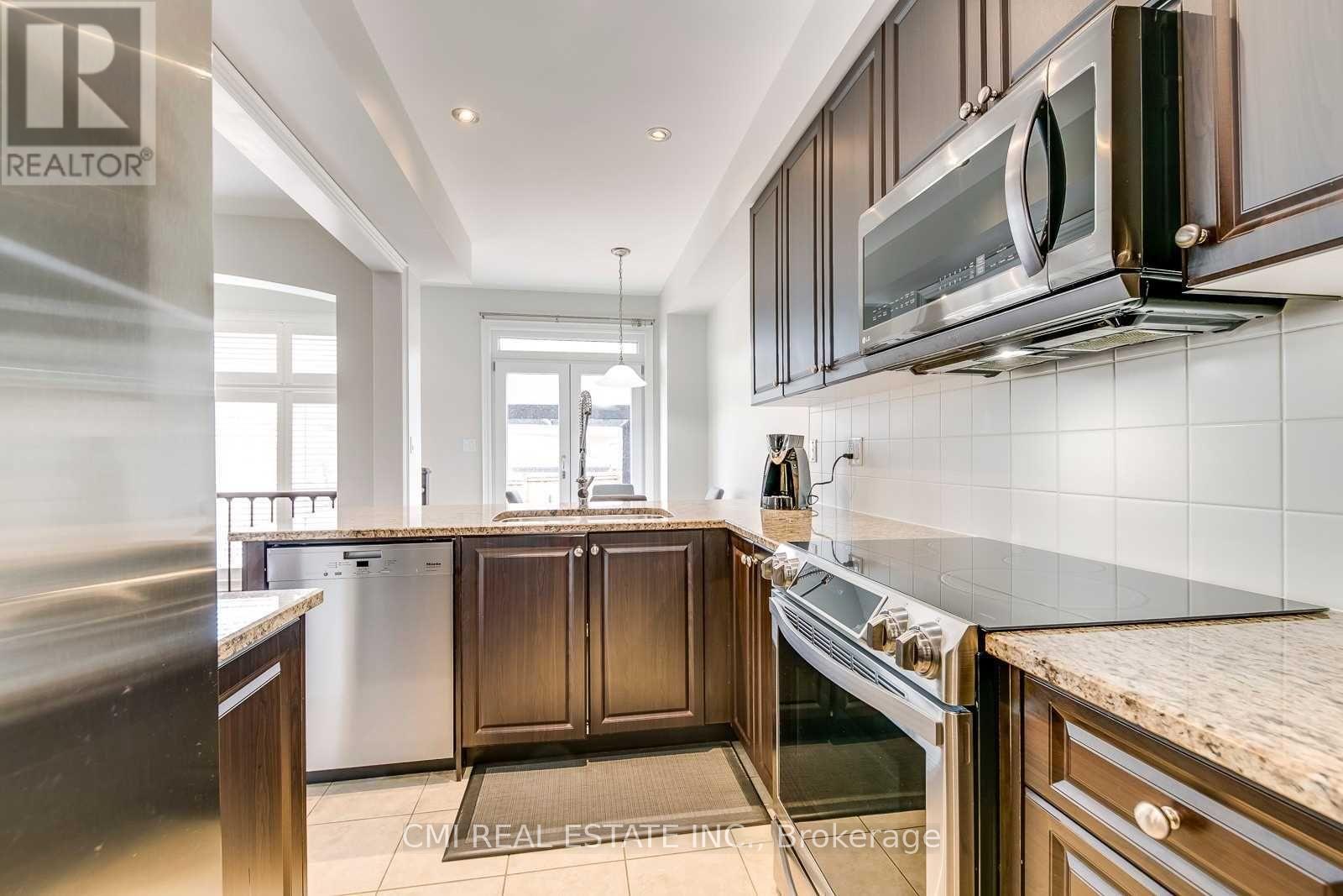 46 Losino Street, Caledon, Ontario  L7C 3N4 - Photo 10 - W12994766