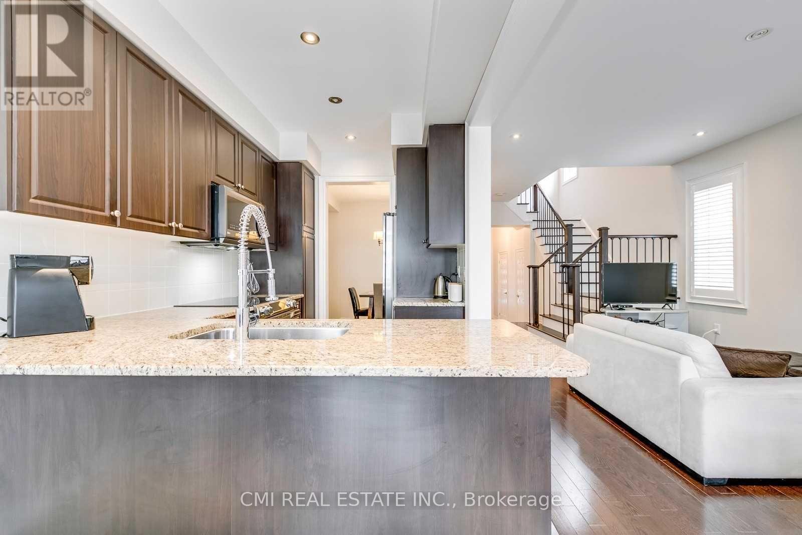 46 Losino Street, Caledon, Ontario  L7C 3N4 - Photo 13 - W12994766