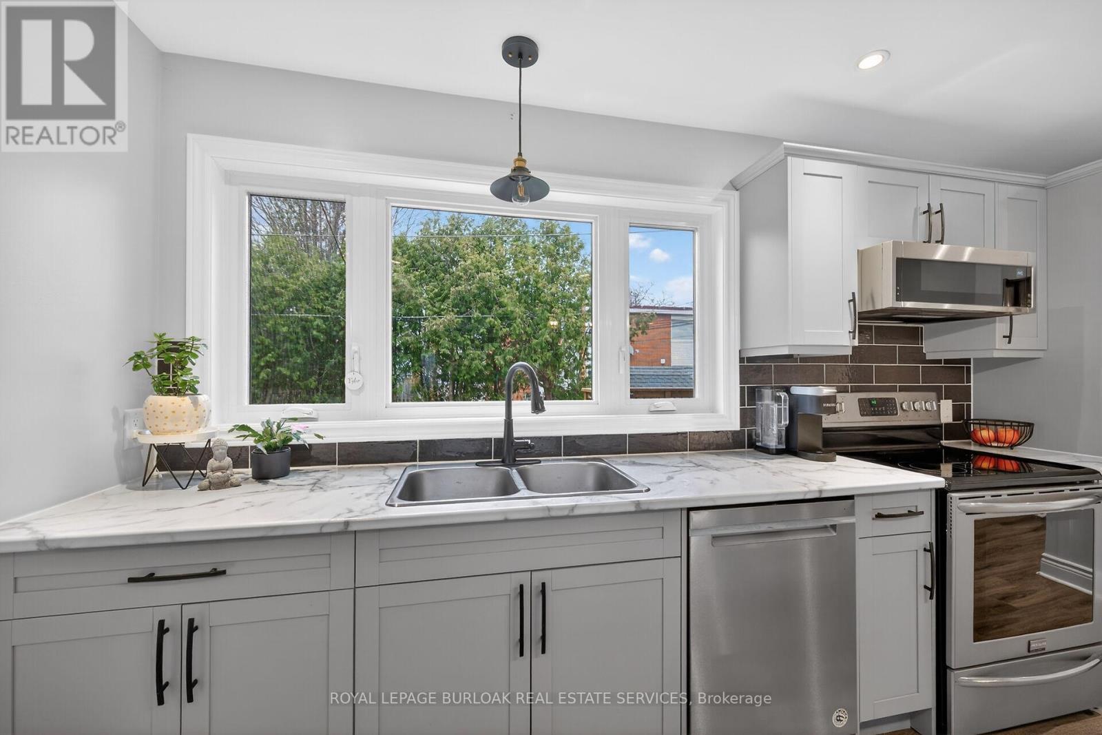 2387 Maryvale Court, Burlington, Ontario  L7P 2P1 - Photo 15 - W12994858