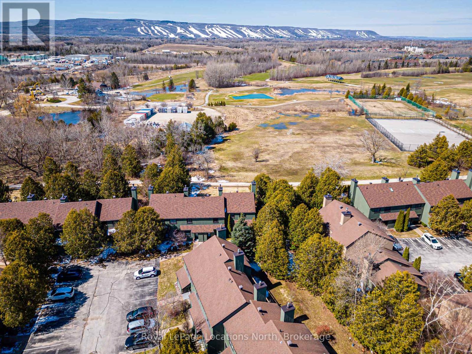 Third picture of 172 ESCARPMENT CRESCENT