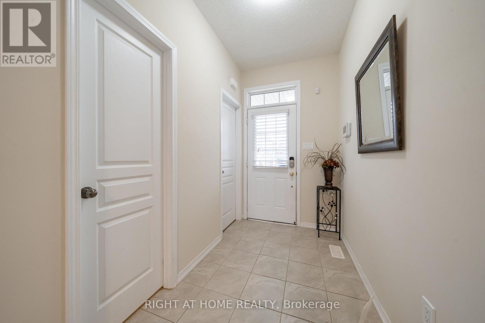 148 Whitwell Way, Hamilton, Ontario  L0R 1C0 - Photo 4 - X12994658